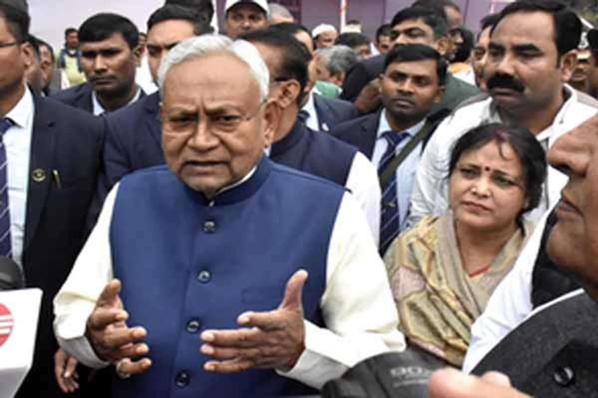 बिहार में कांग्रेस ने भी उठाई शराबबंदी कानून की समीक्षा की मांग